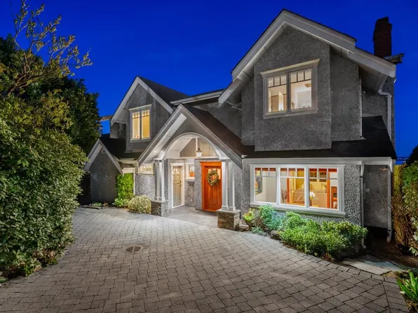 2374 Nelson Ave, West Vancouver, BC V7V 2R2