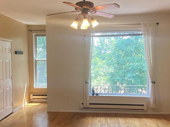 3rd image of 703 Laurel Ave APT 4W