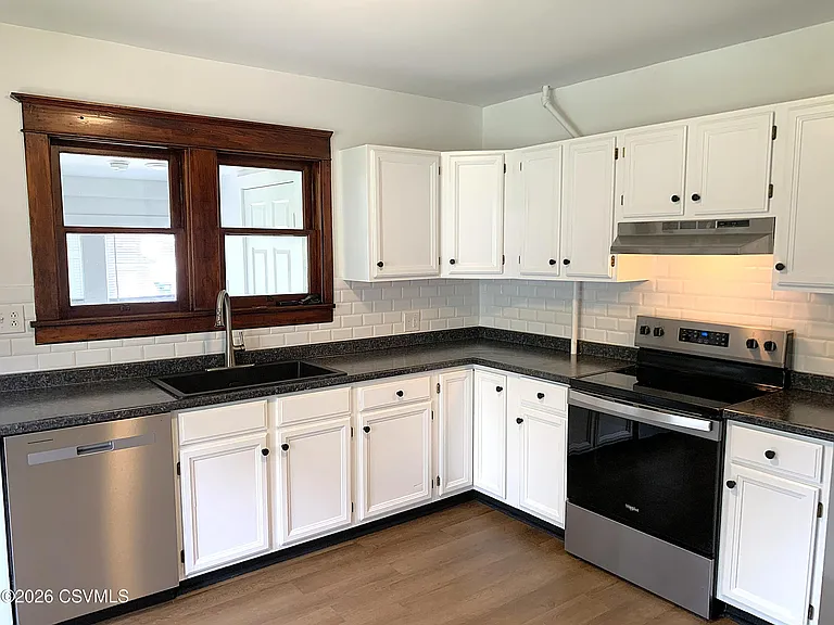 1004 W Market St — Photo 7