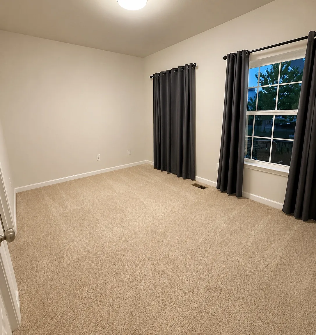 5 bed, 4950 sqft, $4,950 — Photo 3