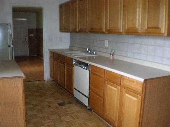 4th image of 935 Manchester Dr