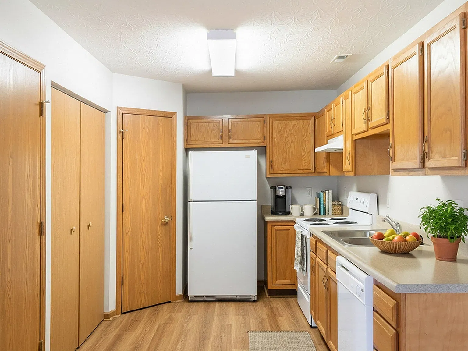 Creekside Villas — Photo 3
