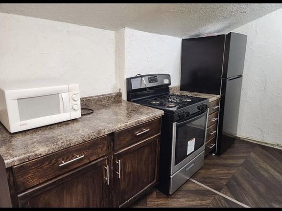 4th image of 518 N Green St #4
