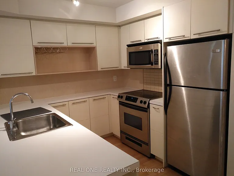 21 Carlton St #306 — Photo 3
