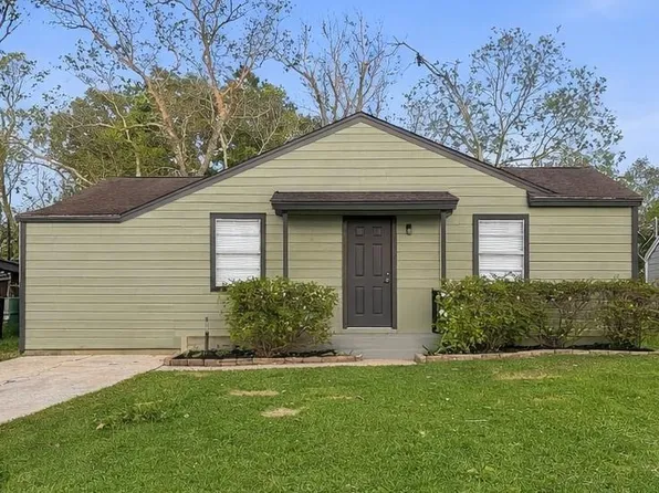 1308 N Rockisland St, Angleton, TX 77515