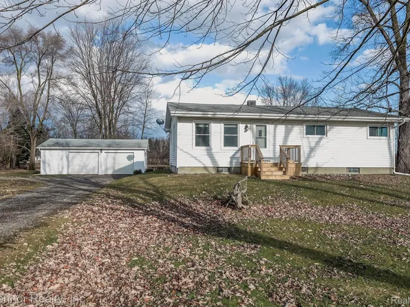 10496 Yale Rd, Greenwood, MI 48006