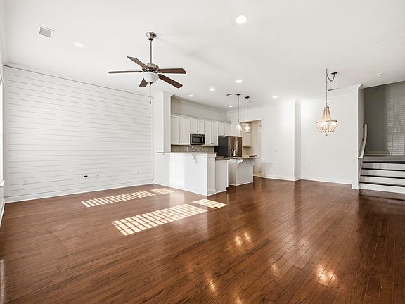 3rd image of 856 Shine Ave. #856