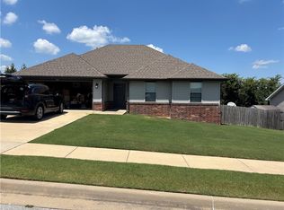 1420 Colonel Hawthorne Dr, Prairie Grove, AR 72753