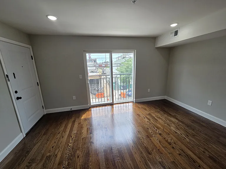 154 Oliver St #2 — Photo 9