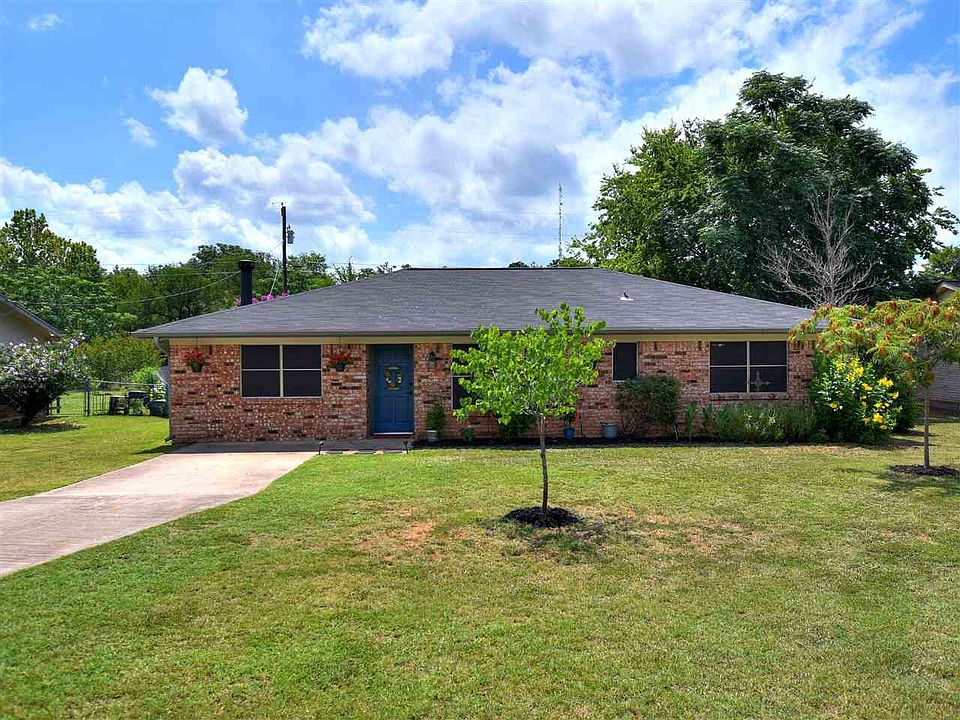 1st image of 1301 Post Oak Cir