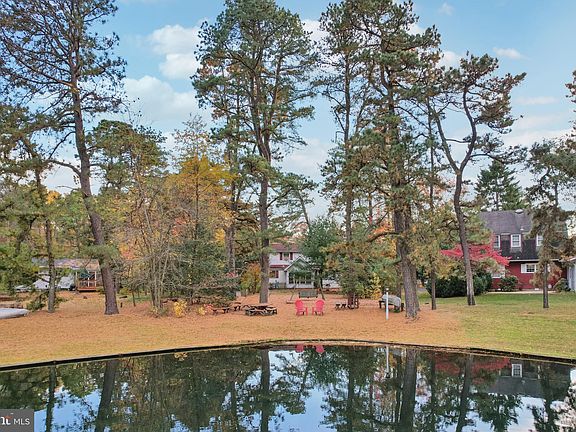 4th image of 70 Oakwood Dr