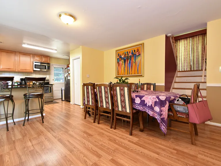 305 Hillsboro Dr — Photo 4