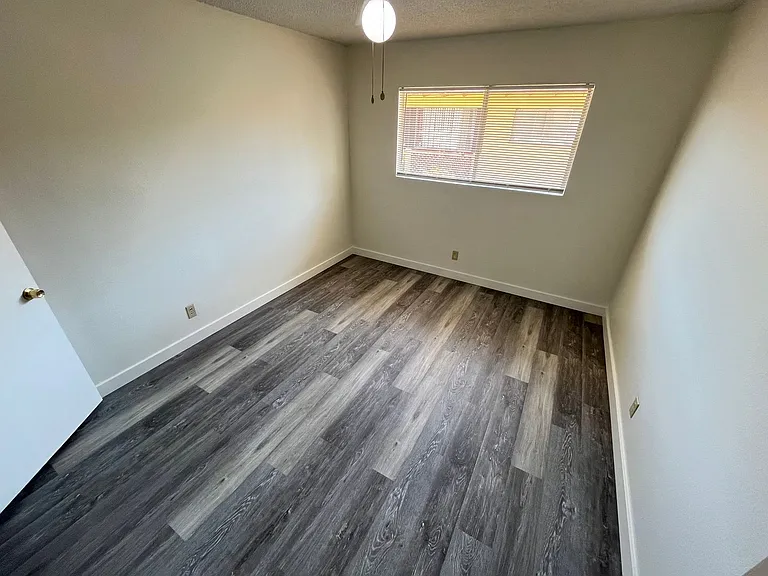 408 N M St — Photo 10