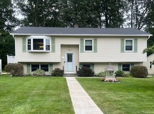 17 Stanley Dr, Moosup, CT 06354
