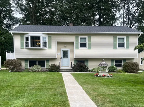 17 Stanley Drive, Plainfield, CT 06354