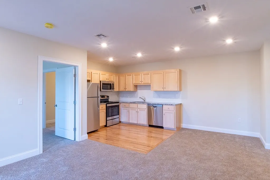 2 bed, 2.0 bath, 1048 sqft, $2,400 — Photo 4