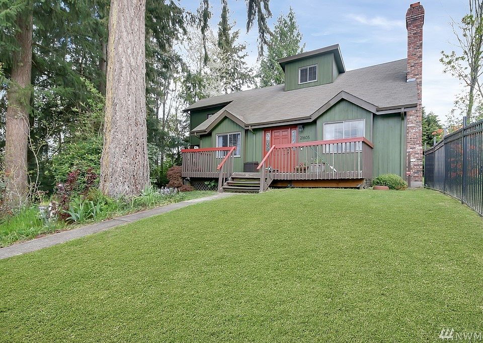 Welcome home to this tranquil custom on 1.11 acres with sweeping mountain & territorial views!