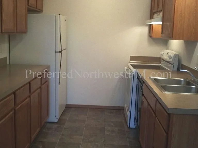 1351-1369 Coburg Rd — Photo 8