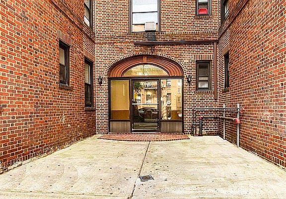 4th image of 140-18 Ash Ave 5d-unit 5D