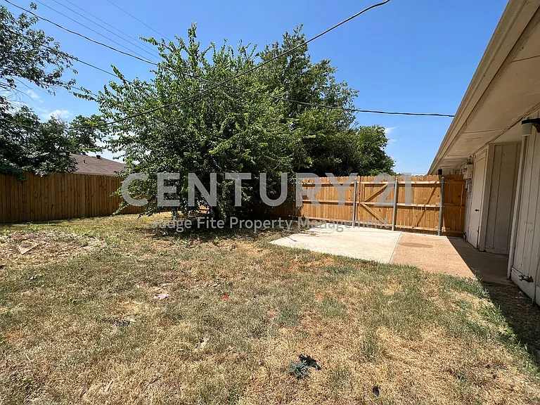 1150 Suburban St — Photo 12