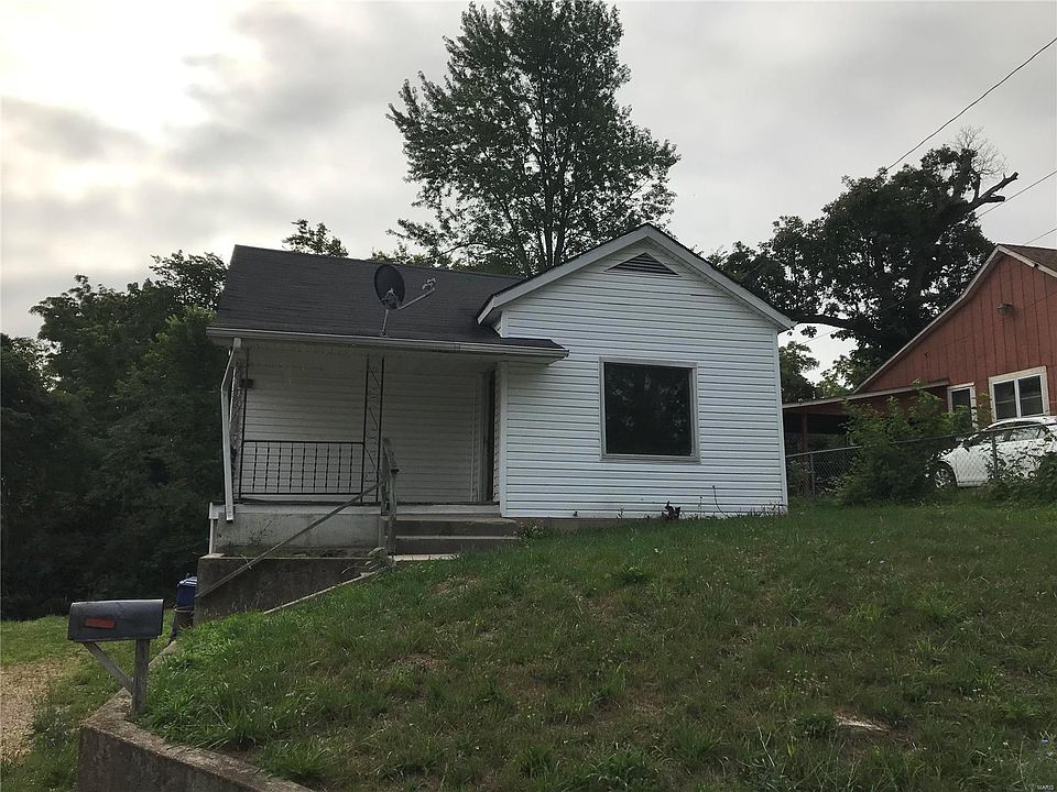 1st image of 202 N Hickory St