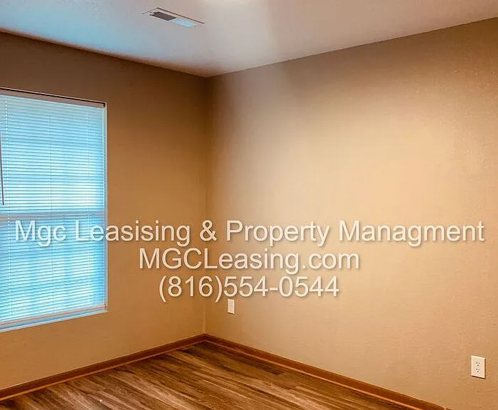 206 NW Parker Dr — Photo 10