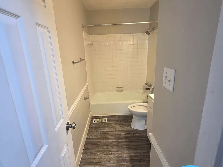 501 Greenbriar Rd #F — Photo 8