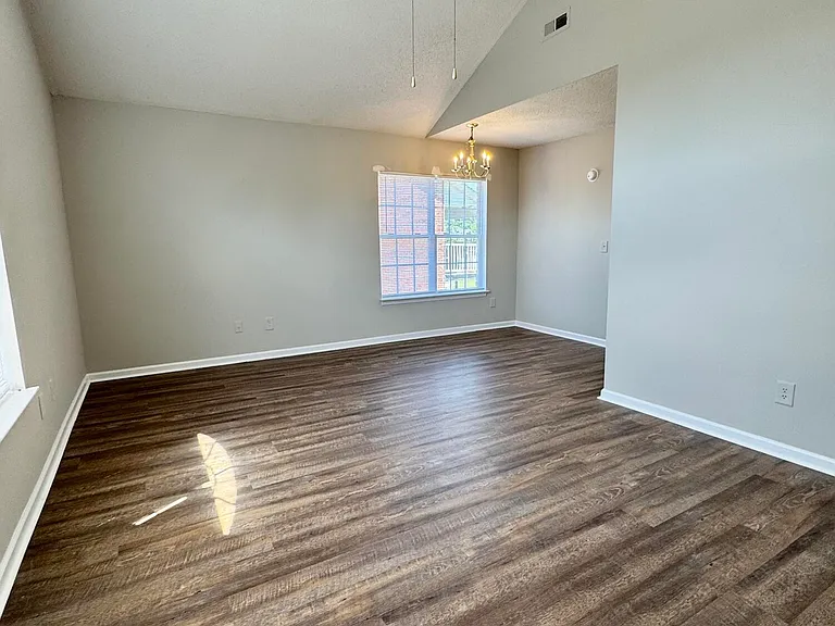 1251 Westpointe Dr #5 — Photo 7