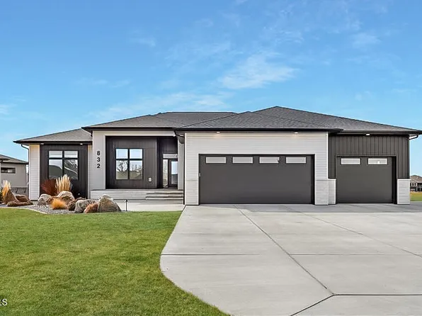 832 Southbay Cir, City Of Bismarck, ND 58504