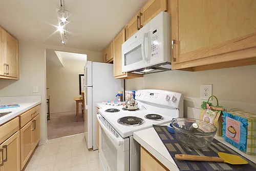 Kensington Manor Apartments Photo 1