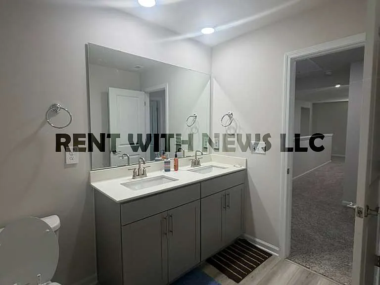 713 Riguard Way — Photo 36