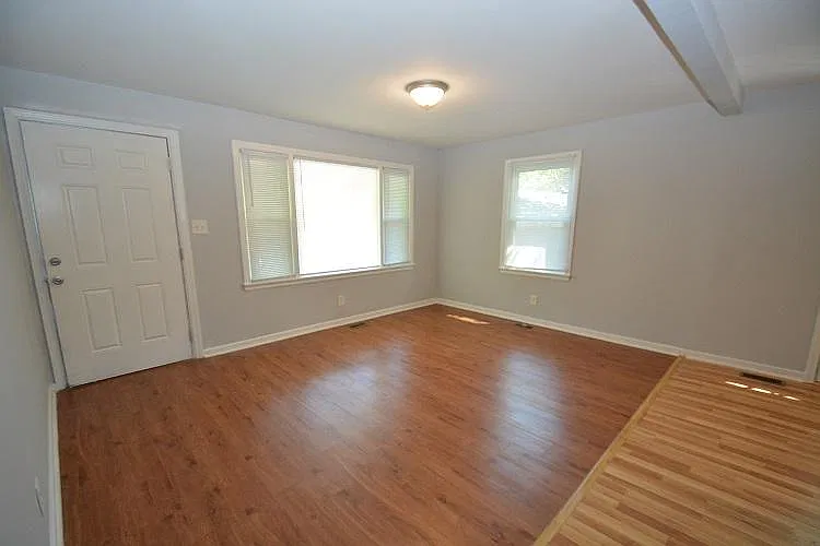 3 bed, 918 sqft, $1,450 — Photo 3