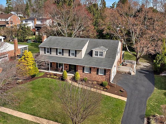 2nd image of 624 Whitby Dr