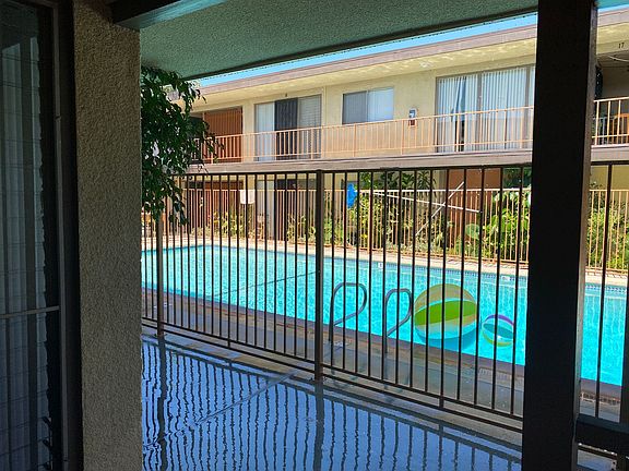 5th image of 3654 Linden Ave #4