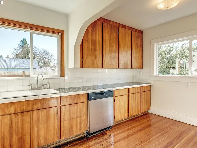9222 NE Glisan St — Photo 4