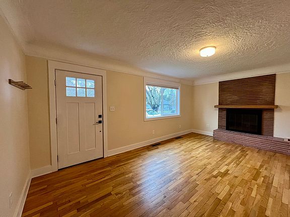 4th image of 3402 Pear St SE