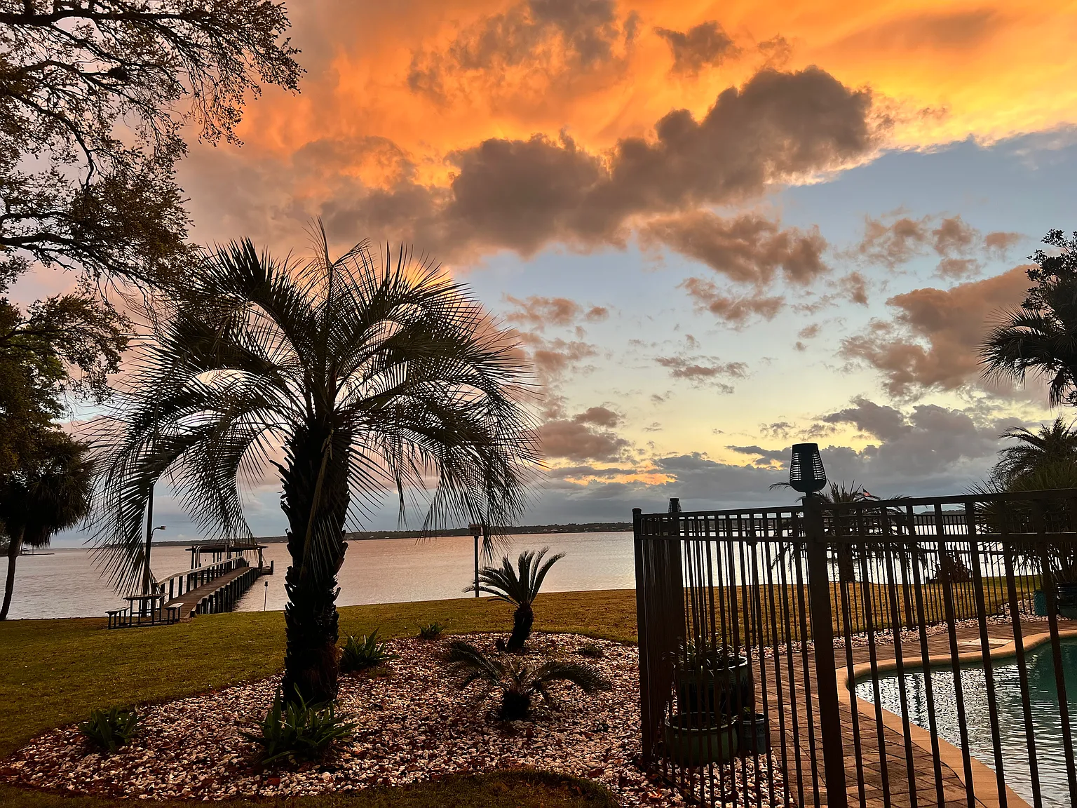 3 bed, 2640 sqft, $4,345 — Photo 4