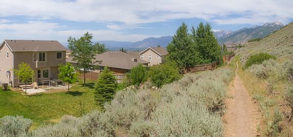 Direct access to Shoreline trail
