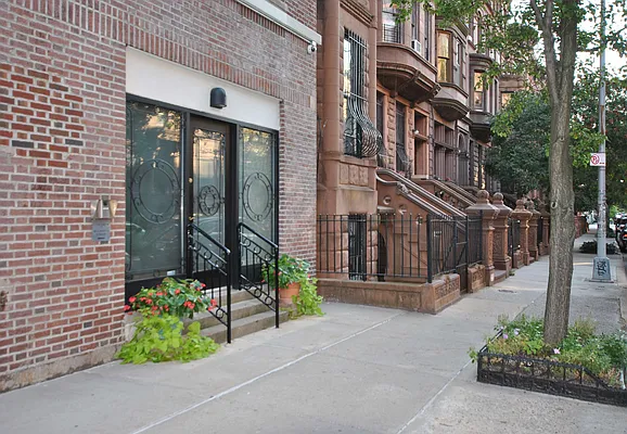 Sold by Home Realty NYC | media 24