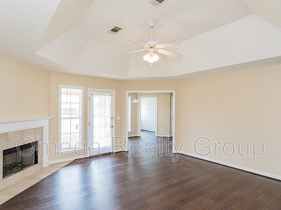 4th image of 6118 Blackstone Dr