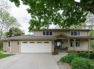 2290 Sunset Dr, Inverness, IL 60067