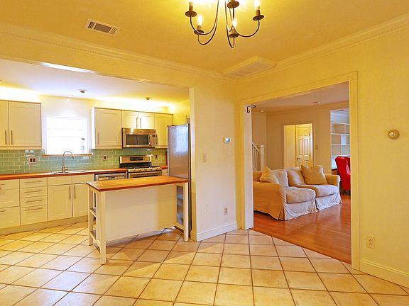 4th image of 44 Oakdene Ave