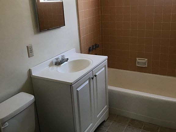3rd image of 2003 W 166th St APT 2
