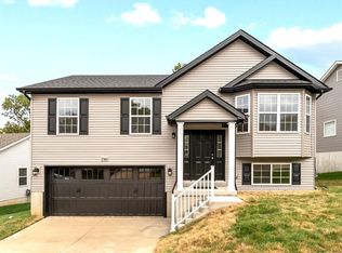 1748 Twelve Oaks Pl, Pevely, MO 63070