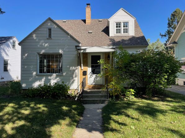 1229 Center St W