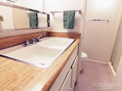 La Petite Chateau Apartments — Photo 12