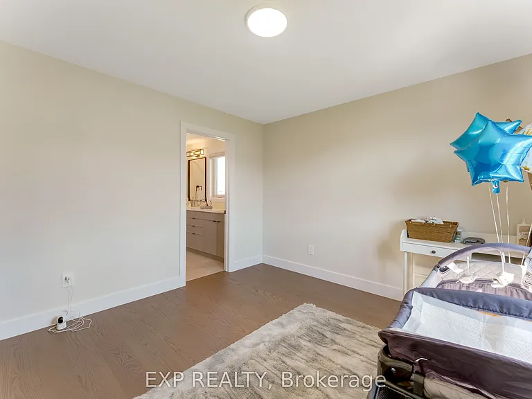 266 Hesselman Cres — Photo 35