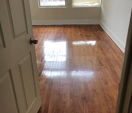 3rd image of 1547 W Jarvis Ave
