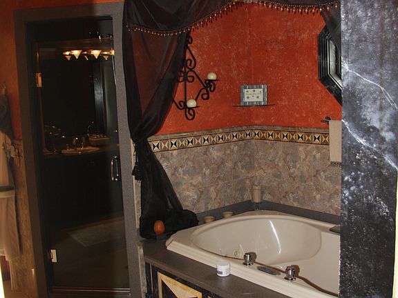 Master bath jacuzzi tub