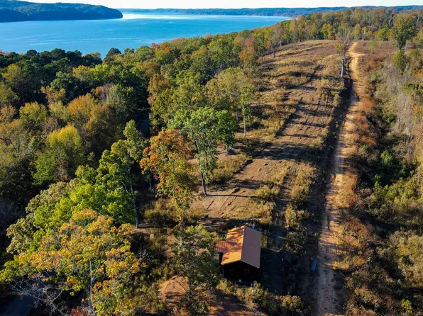 1 Lake Bend Shores Dr, Florence, AL 35633